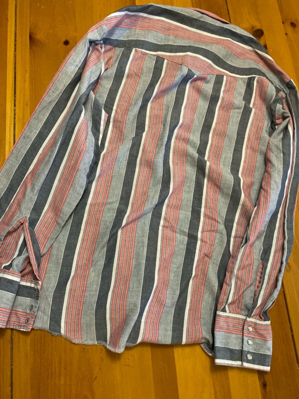 Wrangler Men’s Long Sleeve Button-Down Striped Shirt in Red, Gray, White - Picture 4 of 4